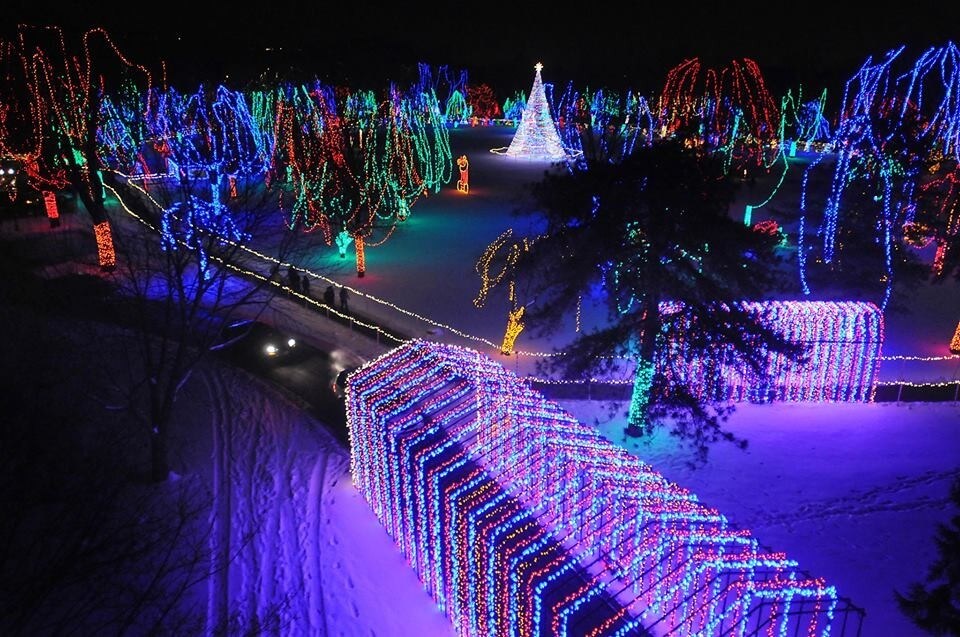 Creative Displays Holiday Lighting Displays