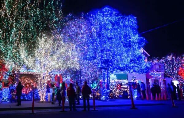 How To Decorate Your Storefront with Commercial Christmas Lights